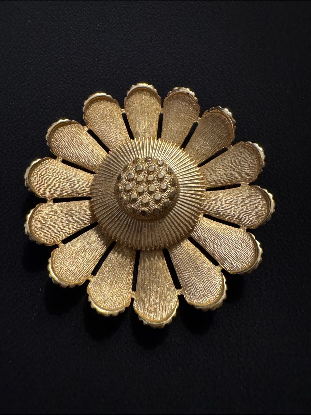 Vintage Sarah Coventry Daisy Mae 3” Gold Tone Flower Brooch 1960s
